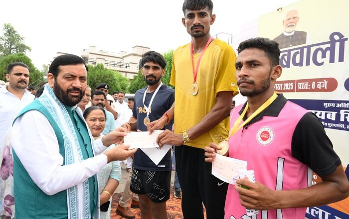 हरियाणा उदय कार्यक्रम के तहत डबवाली में यूथ मैराथन आयोजित, मुख्यमंत्री ने स्वयं दौड़ लगाकर युवाओं का बढ़ाया हौसला