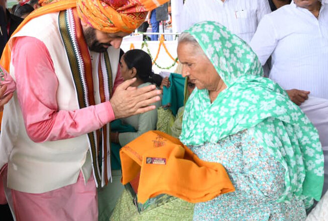 रोहतक में राज्य स्तरीय स्वतंत्रता दिवस समारोह में मुख्यमंत्री ने किया ध्वजारोहण