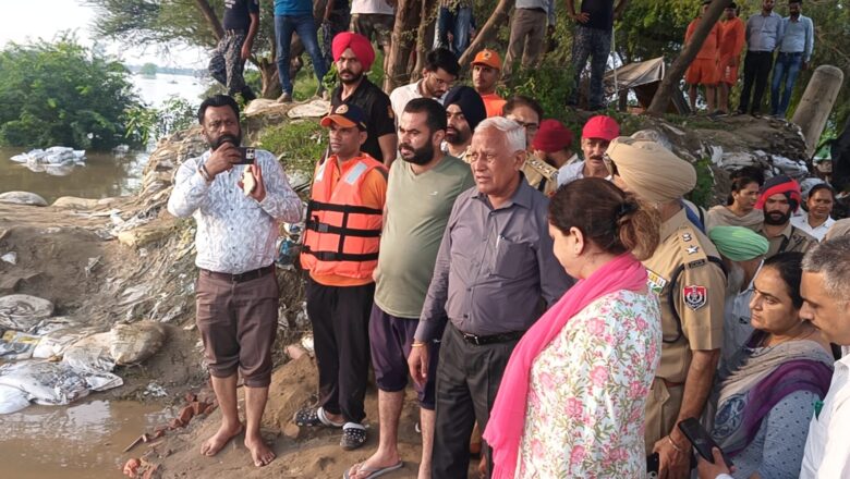 ਜਦੋਂ ਪਾਣੀ ਖੋਹਣਾ ਸੀ ਤਾਂ ਸਾਰੇ ਕਾਨੂੰਨ ਛਿੱਕੇ ਟੰਗੇ, ਹੁਣ ਕੋਈ ਮਦਦ ਲਈ ਨਹੀਂ ਬਹੁੜ ਰਿਹਾ: ਬਰਿੰਦਰ ਗੋਇਲ ਨੇ ਕੇਂਦਰ ਤੇ ਗੁਆਂਢੀ ਸੂਬਿਆਂ ਨੂੰ ਕਰੜੇ ਹੱਥੀਂ ਲਿਆ