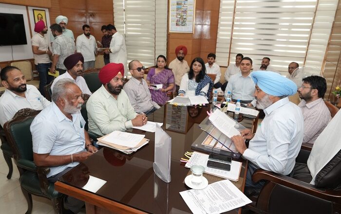 ਵਿੱਤ ਮੰਤਰੀ ਹਰਪਾਲ ਸਿੰਘ ਚੀਮਾ ਵੱਲੋਂ ਪੰਜ ਕਰਮਚਾਰੀ ਯੂਨੀਅਨਾਂ ਨਾਲ ਮੀਟਿੰਗ ;