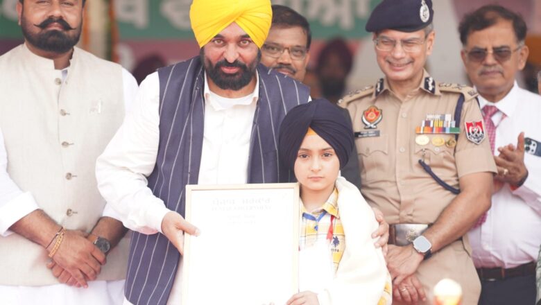 ਮੁੱਖ ਮੰਤਰੀ ਵੱਲੋਂ 26 ਪ੍ਰਸਿੱਧ ਸ਼ਖ਼ਸੀਅਤਾਂ ਦਾ ਸਟੇਟ ਐਵਾਰਡ ਨਾਲ ਸਨਮਾਨ