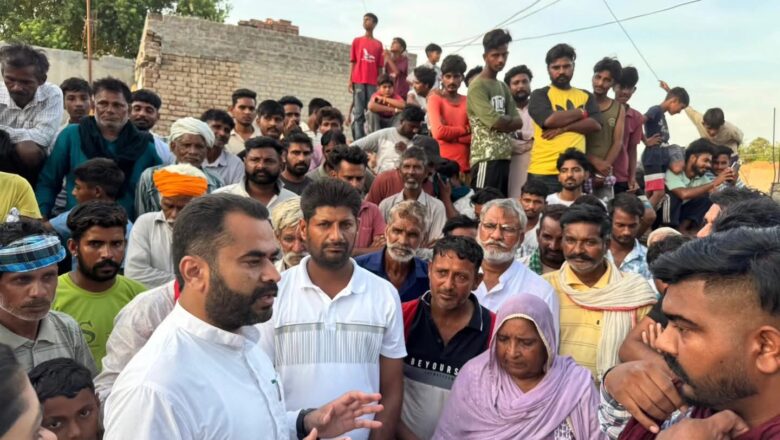 ਫਾਜ਼ਿਲਕਾ ਵਿਧਾਇਕ ਨਰਿੰਦਰਪਾਲ ਸਿੰਘ ਸਵਨਾ ਦੇ ਹੜ੍ਹ ਪੀੜਤ ਪਿੰਡ ਦੋਨਾ ਨਾਨਕਾ ਤੇ ਤੇਜਾ ਰੁਹੇਲਾ ਦੇ ਲੋਕਾਂ ਦਾ ਹਾਲ ਚਾਲ ਜਾਣਨ ਪਹੁੰਚੇ