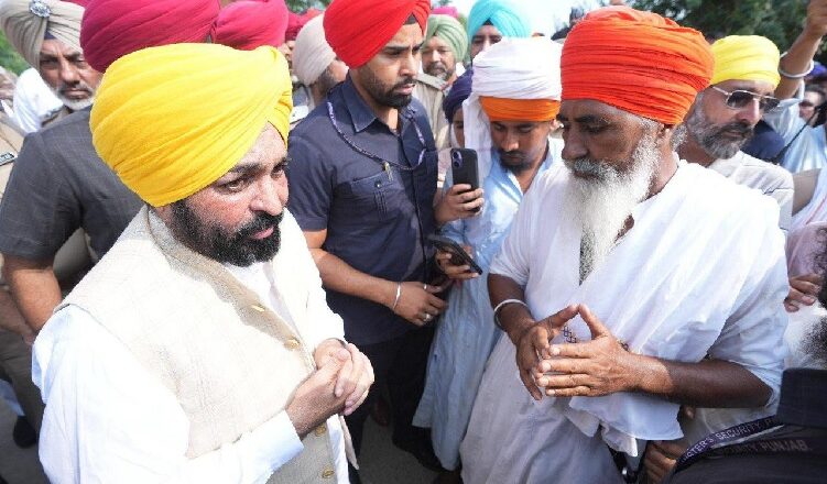 ਹੜ੍ਹ ਰਾਹਤ ਲਈ ਮੈਦਾਨ ਵਿੱਚ ਉਤਰੀ ਮਾਨ ਸਰਕਾਰ, 8 ਕੈਬਨਿਟ ਮੰਤਰੀਆਂ ਨੇ ਫੀਲਡ ‘ਚ ਸੰਭਾਲਿਆ ਮੋਰਚਾ