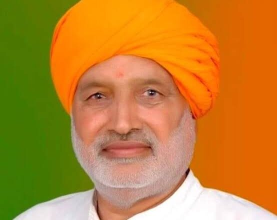 हरियाणा के कृषि एवं किसान कल्याण मंत्री श्याम सिंह राणा ने भारत माता की जय के नारे के उद्घोष से तिरंगा यात्रा को झंडी दिखाकर किया रवाना