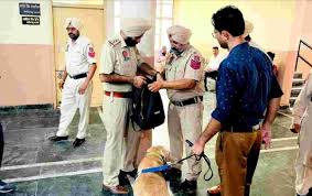 ਆਜ਼ਾਦੀ ਦਿਵਸ ਸਮਾਗਮਾਂ ਦੇ ਮੱਦੇਨਜ਼ਰ ਪੰਜਾਬ ਪੁਲਿਸ ਨੇ ਸੂਬੇ ਭਰ ਦੀਆਂ ਜ਼ਿਲ੍ਹਾ ਅਤੇ ਸਬ-ਡਵੀਜ਼ਨਲ ਅਦਾਲਤਾਂ ਵਿੱਚ ਚਲਾਈ ਘੇਰਾਬੰਦੀ ਅਤੇ ਤਲਾਸ਼ੀ ਮੁਹਿੰਮ