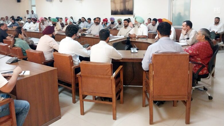 ਜ਼ਿਲ੍ਹੇ ਵਿੱਚ ਪਰਾਲੀ ਨੂੰ ਅੱਗ ਲਗਾਉਣ ਦੀਆਂ ਘਟਨਾਵਾਂ ਨੂੰ ਜ਼ੀਰੋ ਪੱਧਰ ਤੇ ਲਿਆਂਦਾ ਜਾਵੇਗਾ- ਡੀ.ਸੀ