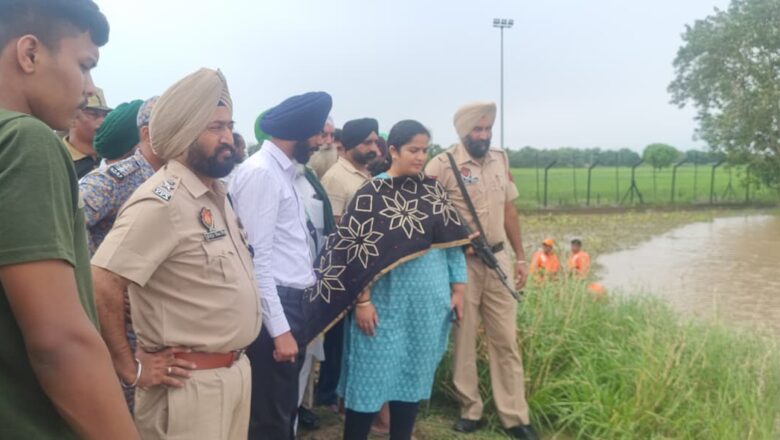 ਡਿਪਟੀ ਕਮਿਸ਼ਨਰ ਅਤੇ ਐਸਐਸਪੀ ਨੇ ਵੱਖ ਵੱਖ ਹੜ ਪ੍ਰਭਾਵਿਤ ਖੇਤਰਾਂ ਦਾ ਦੌਰਾ ਕਰਕੇ ਸਥਿਤੀ ਦਾ ਲਿਆ ਜਾਇਜਾ