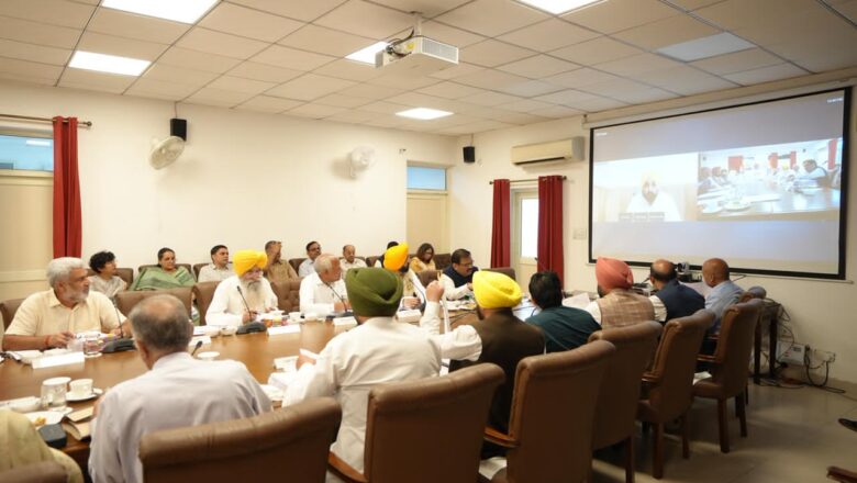 ਭਗਵੰਤ ਸਿੰਘ ਮਾਨ ਦੀ ਅਗਵਾਈ ਵਿੱਚ ਪੰਜਾਬ ਵਜ਼ਾਰਤ ਨੇ ਇਤਿਹਾਸਕ ਫੈਸਲੇ ਲੈ ਕੇ ਹੜ੍ਹ ਪੀੜਤਾਂ ਨਾਲ ਇਕਜੁਟਤਾ ਪ੍ਰਗਟਾਈ