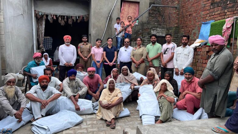 ਭਾਰੀ ਮੀਂਹ ਨਾਲ ਪ੍ਰਭਾਵਿਤ ਖੇਤਰਾਂ ਵਿੱਚ ਸਕੱਤਰ ਜ਼ਿਲ੍ਹਾ ਕਾਨੂੰਨੀ ਸੇਵਾਵਾਂ ਅਥਾਰਟੀ ਬਰਨਾਲਾ ਨੇ ਵੰਡੀ ਰਾਹਤ ਸਮੱਗਰੀ