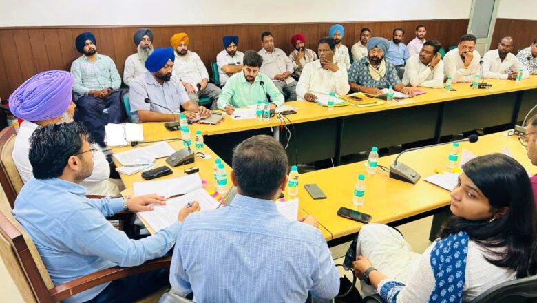 ਸਥਾਨਕ ਸਰਕਾਰਾਂ ਵਿਭਾਗ ਯਕੀਨੀ ਬਣਾਵੇ ਕਿ ਸੀਵਰਮੈਨ ਤੇ ਸਫਾਈ ਸੇਵਕਾਂ ਦੀ ਨਵੀਂ ਕੋਈ ਵੀ ਭਰਤੀ ਰੈਗੂਲਰ ਆਧਾਰ ‘ਤੇ ਹੋਵੇ: ਹਰਪਾਲ ਸਿੰਘ ਚੀਮਾ