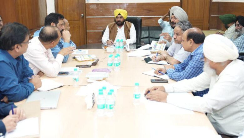 ਹਰਭਜਨ ਸਿੰਘ ਈ. ਟੀ. ਓ. ਨੇ ਹੜ੍ਹਾਂ ਕਾਰਨ ਸੜਕਾਂ ਦੇ ਹੋਏ ਨੁਕਸਾਨ ਦਾ ਲਿਆ ਜਾਇਜ਼ਾ