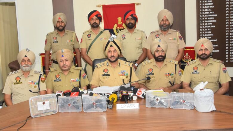 ਹਥਿਆਰਾਂ ਦੀ ਤਸਕਰੀ ਦਾ ਮੁੱਖ ਦੋਸ਼ੀ ਛੇ ਮੁਲਜ਼ਮਾਂ ਸਮੇਤ ਗ੍ਰਿਫ਼ਤਾਰ; 6 ਹਥਿਆਰਾਂ ਤੇ 5.75 ਲੱਖ ਰੁਪਏ ਹਵਾਲਾ ਰਾਸ਼ੀ ਬਰਾਮਦ