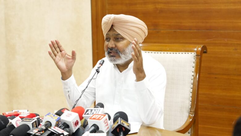 ਪੰਜਾਬ ਨੇ ਹੜ੍ਹਾਂ ਦੀ ਸਥਿਤੀ ਦਾ ਤੁਰੰਤ ਤੇ ਹਮਦਰਦੀ ਨਾਲ ਕੀਤਾ ਮੁਕਾਬਲਾ; ਕੇਂਦਰ ਤੋਂ ਮੰਗੀ ਜਵਾਬਦੇਹੀ ਅਤੇ ਸਹਾਇਤਾ: ਹਰਪਾਲ ਸਿੰਘ ਚੀਮਾ