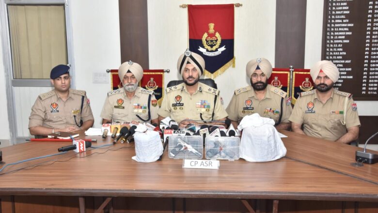 ਸਰਹੱਦ ਪਾਰੋਂ ਨਸ਼ੀਲੇ ਪਦਾਰਥ ਅਤੇ ਹਥਿਆਰ ਤਸਕਰੀ ਵਿੱਚ ਸ਼ਾਮਲ ਛੇ ਵਿਅਕਤੀ 4 ਕਿਲੋ ਹੈਰੋਇਨ, ਦੋ ਪਿਸਤੌਲਾਂ ਸਮੇਤ ਗ੍ਰਿਫ਼ਤਾਰ