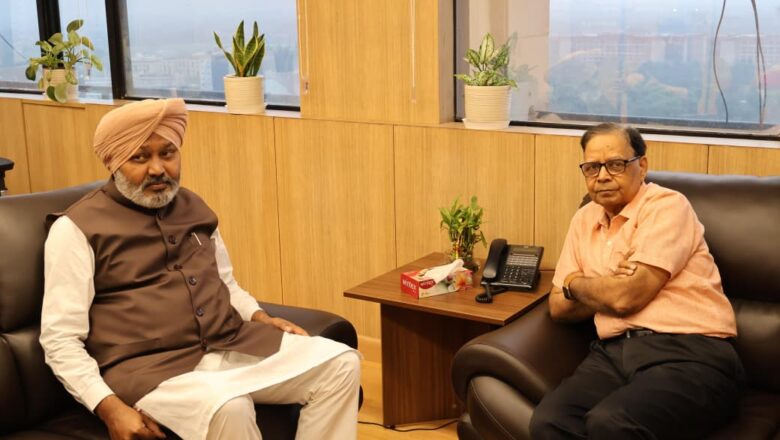 ਪੰਜਾਬ ਵਫ਼ਦ ਵੱਲੋਂ 16ਵੇਂ ਵਿੱਤ ਕਮਿਸ਼ਨ ਦੇ ਚੇਅਰਮੈਨ ਨਾਲ ਮੁਲਾਕਾਤ; ਹੜ੍ਹਾਂ ਕਾਰਨ 20,000 ਕਰੋੜ ਰੁਪਏ ਦੇ ਨੁਕਸਾਨ ਦੇ ਮੱਦੇਨਜ਼ਰ ਵਿਸ਼ੇਸ਼ ਪੁਨਰਵਾਸ ਪੈਕੇਜ ਦੀ ਕੀਤੀ ਮੰਗ
