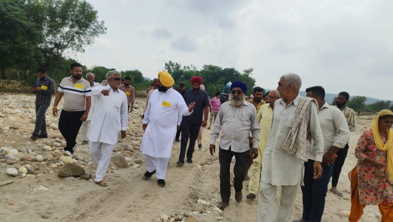 ਹੜ੍ਹ ਪ੍ਰਭਾਵਿਤ ਇਲਾਕਿਆਂ ‘ਚ ਬਿਮਾਰੀਆਂ ਦੀ ਰੋਕਥਾਮ ਲਈ ਝੋਕੀ ਸਰਕਾਰੀ ਮਸ਼ੀਨਰੀ