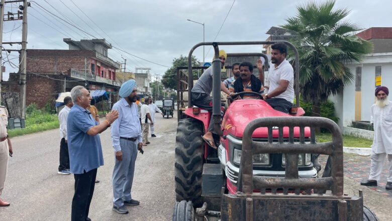 ਰਮਨ ਬਹਿਲ ਨੇ ਹੜ੍ਹ ਪ੍ਰਭਾਵਿਤ ਪਿੰਡਾਂ ਵਿੱਚ ਪਸ਼ੂਆਂ ਲਈ 120 ਕੁਇੰਟਲ ਚਾਰਾ ਭੇਜਿਆ