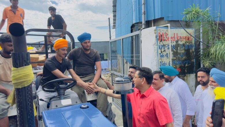 ਰਾਜ ਸਭਾ ਮੈਂਬਰ ਤੇ ਕੈਬਨਿਟ ਮੰਤਰੀਆਂ ਨੇ ਡੇਰਾ ਬਾਬਾ ਨਾਨਕ ਵਿੱਚ ਹੜ੍ਹ ਪ੍ਰਭਾਵਿਤ ਲੋਕਾਂ ਦੀ ਬਾਂਹ ਫੜੀ