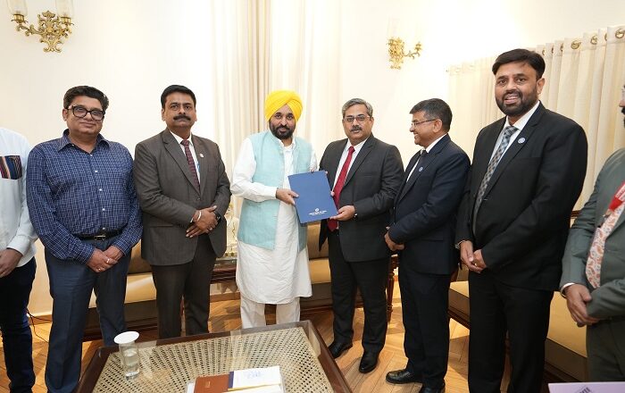 ਯੂਨੀਅਨ ਬੈਂਕ ਆਫ਼ ਇੰਡੀਆ ਨੇ ਮੁੱਖ ਮੰਤਰੀ ਦੇ ਮਿਸ਼ਨ ਚੜ੍ਹਦੀ ਕਲਾ ਤਹਿਤ ਹੜ੍ਹ ਪੀੜਤਾਂ ਲਈ ਦੋ ਕਰੋੜ ਦਾ ਯੋਗਦਾਨ ਦਿੱਤਾ