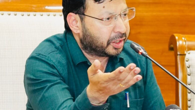 ਸੀਵਰੇਜ ਨੈੱਟਵਰਕਾਂ ਨੂੰ ਬਹਾਲ ਕਰਨ ਲਈ 4407 ਸੀਵਰਮੈਨ 24 ਘੰਟੇ ਕੰਮ ਕਰ ਰਹੇ: ਡਾ. ਰਵਜੋਤ ਸਿੰਘ