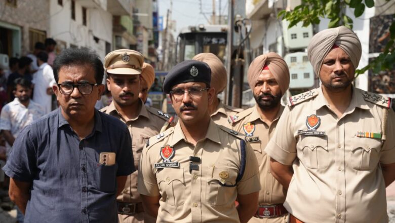 ਐਸ.ਪੀ.ਅਤੇ ਕਾਰਜ ਸਾਧਕ ਅਫ਼ਸਰ ਅਹਿਮਦਗੜ੍ਹ ਵਲੋਂ 04 ਨਸ਼ਾ ਤਸਕਰਾਂ ਦੀਆਂ ਗੈਰ-ਕਾਨੂੰਨੀ  04 ਜਾਇਦਾਦਾਂ ਨੂੰ ਢਾਹਿਆ