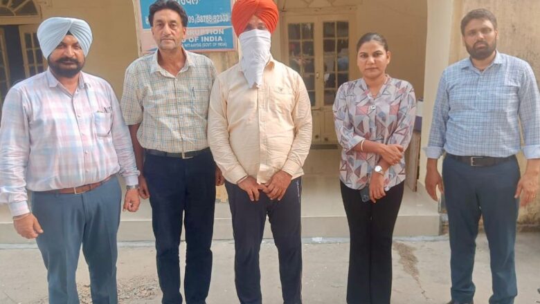 ਭ੍ਰਿਸ਼ਟਾਚਾਰ ਵਿਰੁੱਧ ਵਿਜੀਲੈਂਸ ਬਿਊਰੋ ਦੀ ਮੁਹਿੰਮ: 4000 ਰੁਪਏ ਰਿਸ਼ਵਤ ਲੈਂਦਾ ਸਿੱਖਿਆ ਵਿਭਾਗ ਦਾ ਜੇ.ਈ. ਕਾਬੂ