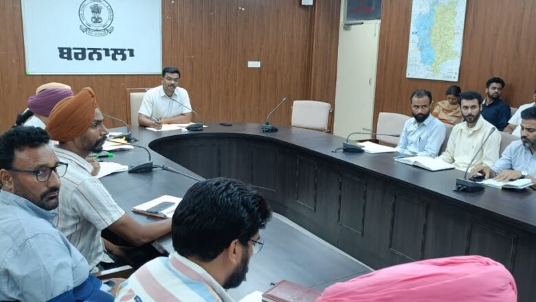 ਡਿਪਟੀ ਕਮਿਸ਼ਨਰ ਨੇ ਪਿੰਡ ਠੀਕਰੀਵਾਲ, ਪੱਤੀ ਸੇਖਵਾਂ ਅਤੇ ਫਰਵਾਹੀ ਦੀਆਂ ਪੰਚਾਇਤਾਂ, ਪਰਾਲੀ ਪ੍ਰਬੰਧਨ ਸਬੰਧੀ ਤਾਇਨਾਤ ਅਫ਼ਸਰਾਂ ਨਾਲ ਬੈਠਕ