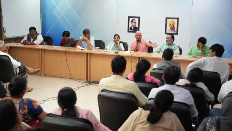 ਦਿੱਲੀ ਦੇ ਆਪ ਵਿਧਾਇਕ ਤੇ ਸਾਂਸਦ ਹੜ੍ਹ ਪੀੜਤਾਂ ਲਈ ਦੇਣਗੇ ਆਪਣੀ ਇਕ ਮਹੀਨੇ ਦੀ ਤਨਖਾਹ