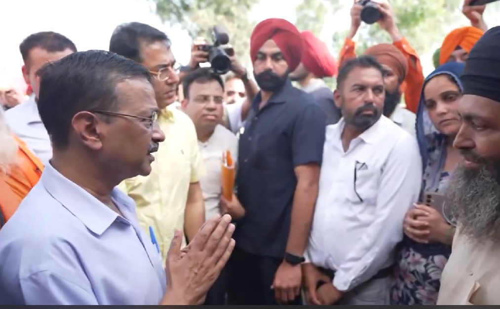 Arvind kejriwal flood tour