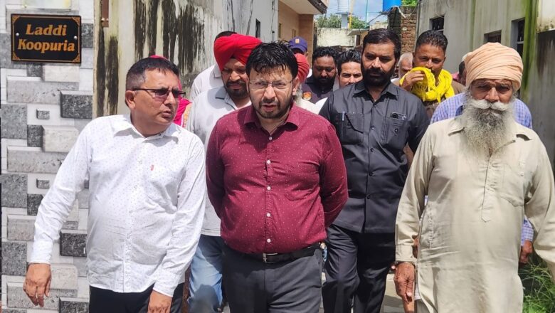 ਸਥਾਨਕ ਸਰਕਾਰਾਂ ਮੰਤਰੀ ਡਾ. ਰਵਜੋਤ ਸਿੰਘ ਨੇ ਹੜ੍ਹ ਪ੍ਰਭਾਵਿਤ ਪਿੰਡਾਂ ਦਾ ਕੀਤਾ ਦੌਰਾ