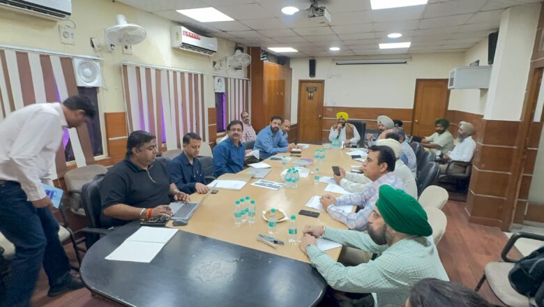 ਹੜ੍ਹਾਂ ਨਾਲ ਖਰਾਬ ਹੋਈਆਂ ਸੜਕਾਂ, ਪੁਲਾਂ ਤੇ ਸਰਕਾਰੀ ਇਮਾਰਤਾਂ ਦੀ ਮੁਰੰਮਤ ਲਈ ਉੱਚ ਪੱਧਰੀ ਮੀਟਿੰਗ