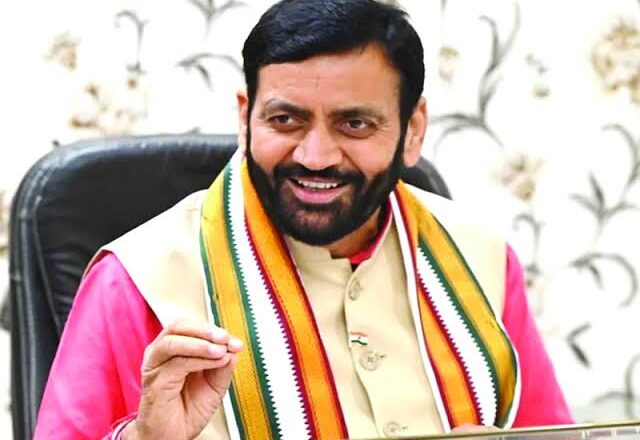 मुख्यमंत्री नायब सिंह सैनी ने अंबाला जिले के नग्गल क्षेत्र में जलभराव का किया निरीक्षण, प्रभावित किसानों से की बातचीत