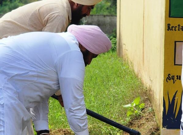 ਆਓ ਆਪਣੇ ਆਪਣੇ ਪਿੰਡ ਦਾ ਸਰਕਾਰੀ ਸਕੂਲ ਸਾਫ ਕਰੀਏ ,ਮੁਹਿੰਮ ਦੀ ਸਿੱਖਿਆ ਮੰਤਰੀ ਨੇ ਕੀਤੀ ਸੁਰੂਆਤ