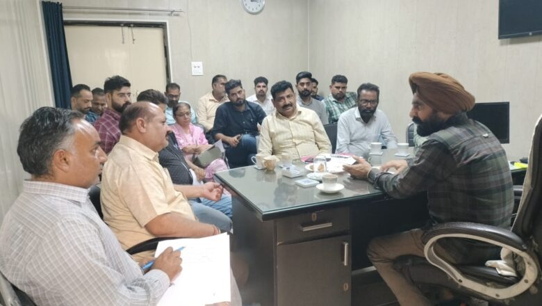 ਜ਼ਿਲ੍ਹਾ ਵਿਕਾਸ ਤੇ ਪੰਚਾਇਤ ਅਫਸਰ ਨੇ ਜ਼ਿਲਾ ਐਨੀਮਲ ਵੈਲਫੇਅਰ ਸੋਸਾਇਟੀ (ਕੈਟਲ ਪੋਂਡ) ਸਲੇਮਸ਼ਾਹ ਦੇ ਮਦੇਨਜਰ ਅਧਿਕਾਰੀਆਂ ਨਾਲ ਕੀਤੀ ਮੀਟਿੰਗ