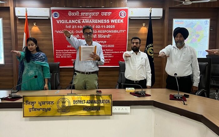 ਅਧਿਕਾਰੀਆਂ ਤੇ ਕਰਮਚਾਰੀਆਂ ਨੂੰ ਇਮਾਨਦਾਰੀ ਨਾਲ ਡਿਊਟੀ ਨਿਭਾਉਣ ਦੀ ਚੁਕਾਈ ਸਹੁੰ