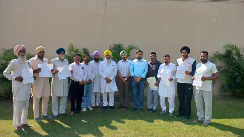 ਕੈਬਨਿਟ ਮੰਤਰੀ ਅਮਨ ਅਰੋੜਾ ਦੇ ਨਿਰਦੇਸ਼ਾਂ ‘ਤੇ ਐੱਸ.ਡੀ.ਐੱਮ. ਚਰਨਜੋਤ ਸਿੰਘ ਵਾਲੀਆ ਨੇ ਹਲਕਾ ਸੁਨਾਮ ਦੇ 09 ਹੜ੍ਹ ਪੀੜਤਾਂ ਨੂੰ ਮੁਆਵਜ਼ਾ ਰਾਸ਼ੀ ਦੇ ਮਨਜ਼ੂਰੀ ਪੱਤਰ ਸੌਂਪੇ