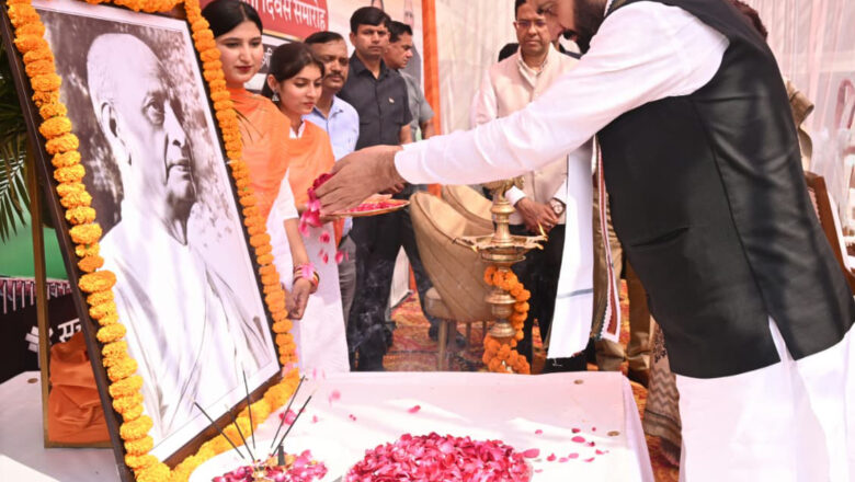 मुख्यमंत्री नायब सिंह सैनी ने हरियाणा सचिवालय में राष्ट्रीय एकता दिवस पर सरदार वल्लभ भाई पटेल को किया नमन