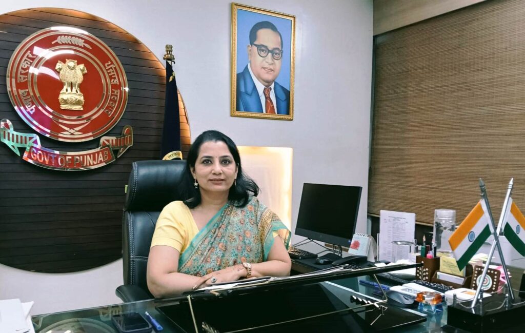 Dc navjot kaur ias..