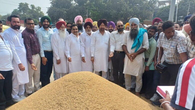 ਵਿਧਾਇਕ ਜਗਦੀਪ ਸਿੰਘ ਕਾਕਾ ਬਰਾੜ ਤੇ ਏ.ਡੀ.ਸੀ. ਗੁਰਪ੍ਰੀਤ ਸਿੰਘ ਥਿੰਦ ਨੇ ਸ੍ਰੀ ਮੁਕਤਸਰ ਸਾਹਿਬ ਵਿਖੇ ਝੋਨੇ ਦੀ ਖਰੀਦ ਕਰਵਾਈ ਸ਼ੁਰੂ