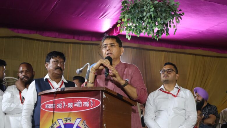 ਮਹਾਂਰਿਸ਼ੀ ਵਾਲਮੀਕਿ ਜੈਅੰਤੀ ਮੌਕੇ ਸ਼ੋਭਾ ਯਾਤਰਾ ‘ਚ ਕੈਬਨਿਟ ਮੰਤਰੀ ਅਰੋੜਾ ਤੇ ਮੁੰਡੀਆਂ ਵੱਲੋਂ ਸ਼ਿਰਕਤ