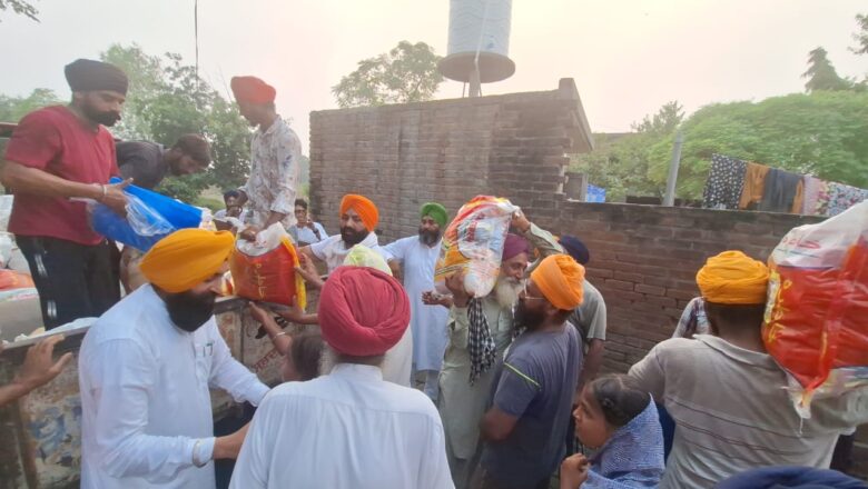 ਕੈਬਨਿਟ ਮੰਤਰੀ ਸ. ਲਾਲਜੀਤ ਸਿੰਘ ਭੁੱਲਰ ਵੱਲੋ ਪੱਟੀ ਹਲਕੇ ਦੇ ਹੜ ਪ੍ਰਭਾਵਿਤ ਪਿੰਡ ਪਾਰਲੇ ਜੱਲੋਕੇ ਵਿਖੇ ਰਾਸ਼ਨ ਕਿੱਟਾਂ, ਗੱਦੇ, ਫੀਡ, ਚੋਕਰ ਵੰਡੇ ਗਏ