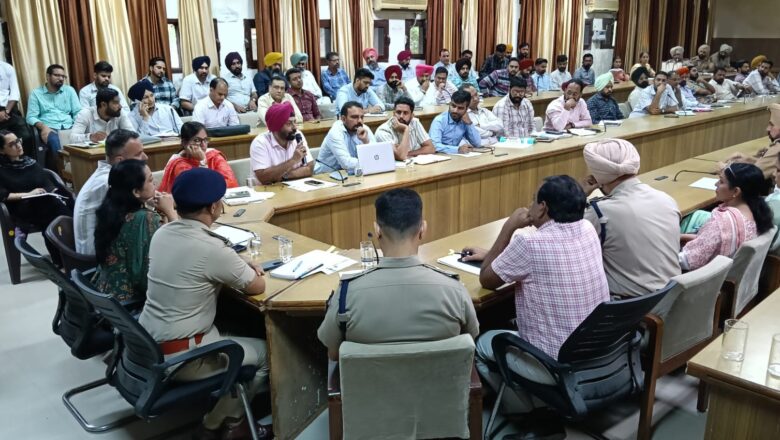 ਜ਼ਿਲ੍ਹਾ ਪ੍ਰਸ਼ਾਸਨ ਮਾਨਸਾ ਪਰਾਲੀ ਪ੍ਰਬੰਧਨ ਮੁਹਿੰਮ ਸਫ਼ਲ ਬਣਾਉਣ ਲਈ ਸਰਗਰਮ: ਡੀ ਸੀ ਨਵਜੋਤ ਕੌਰ