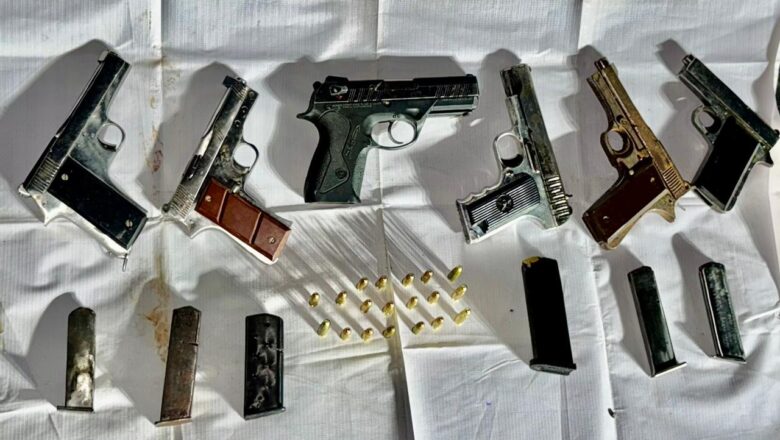 ਬਰਨਾਲਾ ਤੋਂ ਬੰਬੀਹਾ ਗੈਂਗ ਦੇ ਦੋ ਕਾਰਕੁਨ ਛੇ ਪਿਸਤੌਲਾਂ ਸਮੇਤ ਕਾਬੂ