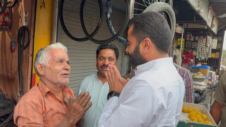 ਵਿਧਾਇਕ ਫਾਜ਼ਿਲਕਾ ਨੇ ਅੰਡਰਬ੍ਰਿਜ ਤੋਂ ਲੈ ਕੇ ਹੋਟਲਾਂ ਬਜਾਰ, ਘੰਟਾ ਘਰ ਨੇੜੇ ਮਾਰਕੀਟ ਦੇ ਦੁਕਾਨਾਦਾਰਾਂ ਨਾਲ ਮਿਲਣੀ ਕਰ ਦੀਵਾਲੀ ਦੀਆਂ ਦਿੱਤੀਆਂ ਸ਼ੁਭਕਾਮਨਾਵਾਂ