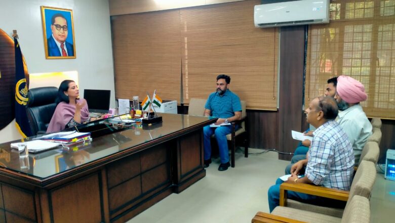 ਤਿਉਹਾਰਾਂ ਦੇ ਸੀਜ਼ਨ ਮੌਕੇ ਦਵਾਈਆਂ ਦੀ ਉਪਲੱਬਧਤਾ, ਐਂਬੂਲੈਂਸ ਅਤੇ ਸਟਾਫ ਦੀ ਹਾਜ਼ਰੀ ਯਕੀਨੀ ਬਣਾਈ ਜਾਵੇ-ਡਿਪਟੀ ਕਮਿਸ਼ਨਰ