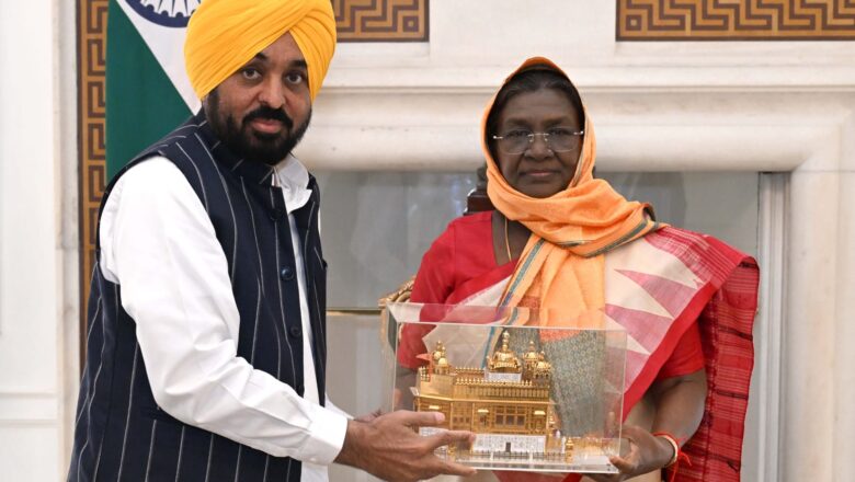 ਭਗਵੰਤ ਸਿੰਘ ਮਾਨ ਵੱਲੋਂ ਭਾਰਤ ਦੇ ਰਾਸ਼ਟਰਪਤੀ ਨੂੰ ਸ੍ਰੀ ਗੁਰੂ ਤੇਗ਼ ਬਹਾਦਰ ਜੀ ਦੇ 350ਵੇਂ ਸ਼ਹੀਦੀ ਦਿਵਸ ਸਮਾਗਮਾਂ ਵਿੱਚ ਸ਼ਾਮਲ ਹੋਣ ਦਾ ਸੱਦਾ