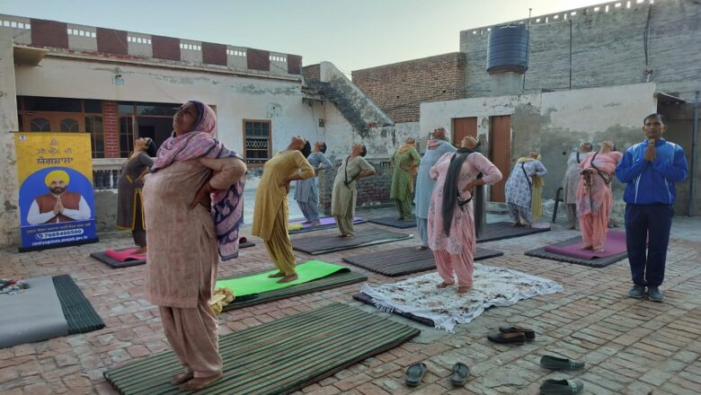 58 ਯੋਗਾਂ ਟ੍ਰੇਨਰਾਂ ਵੱਲੋਂ ਜ਼ਿਲ੍ਹੇ ਵਿੱਚ ਰੋਜ਼ਾਨਾ ਲਗਾਈਆਂ ਜਾ ਰਹੀਆਂ ਹਨ 231 ਯੋਗ ਕਲਾਸਾਂ:  ਡਿਪਟੀ ਕਮਿਸ਼ਨਰ