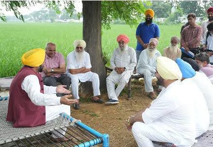 ਦਫ਼ਤਰਾਂ ਤੋਂ ਖੇਤਾਂ ਤੱਕ: ਪੰਜਾਬ ਦੇ ਮੁੱਖ ਮੰਤਰੀ ਕਿਸਾਨ-ਕੇਂਦ੍ਰਿਤ ਸ਼ਾਸਨ ਨੂੰ ਕਰ ਰਹੇ ਹਨ ਮੁੜ ਪਰਿਭਾਸ਼ਤ , ਸਮੱਸਿਆਵਾਂ ਦਾ ਕੀਤਾ ਜਾ ਰਿਹਾ ਤੁਰੰਤ ਹੱਲ