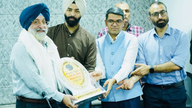 ਸੂਚਨਾ ਤੇ ਲੋਕ ਸੰਪਰਕ ਵਿਭਾਗ ਵੱਲੋਂ ਵਧੀਕ ਡਾਇਰੈਕਟਰ ਹਰਜੀਤ ਗਰੇਵਾਲ ਅਤੇ ਡਿਪਟੀ ਡਾਇਰੈਕਟਰ ਹਰਦੀਪ ਸਿੰਘ ਨੂੰ ਸੇਵਾਮੁਕਤੀ ‘ਤੇ ਨਿੱਘੀ ਵਿਦਾਇਗੀ