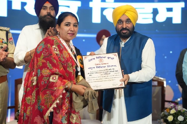 ਮਾਨ ਸਰਕਾਰ ਦਾ ਸਿੱਖਿਆ ਵਿੱਚ ਇਨਕਲਾਬੀ ਯੋਗਦਾਨ: ਅਧਿਆਪਕਾਂ ਦਾ ਸਤਿਕਾਰ ਅਤੇ ਨੌਜਵਾਨਾਂ ਦੇ ਉੱਜਵਲ ਭਵਿੱਖ ਲਈ ਇੱਕ ਨਵਾਂ ਅਧਿਆਇ ਸ਼ੁਰੂ